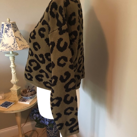 Kensie brand olive green and black leopard print sweater - Picture 4 of 11